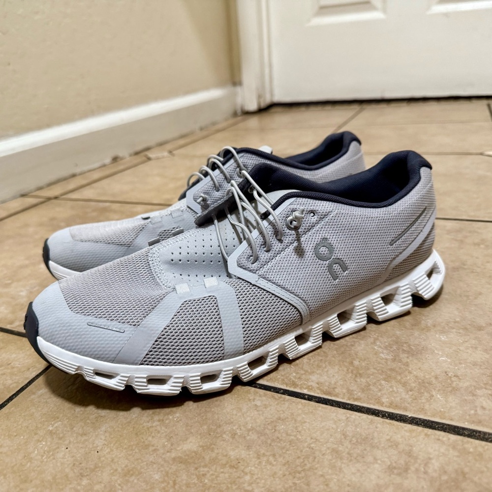 On Running Men's Gray Running Shoes